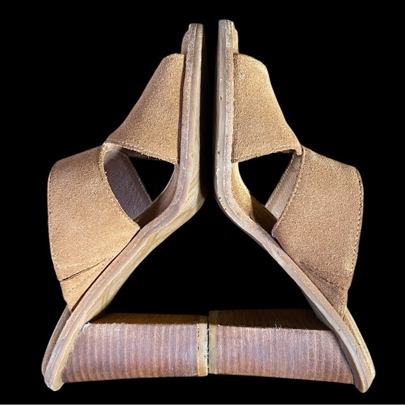 UGG-size 7 CELIA Suede Stacked Heel
Sandals in Chestnut Brown. Worn once! EUC!!! - Picture 9 of 14